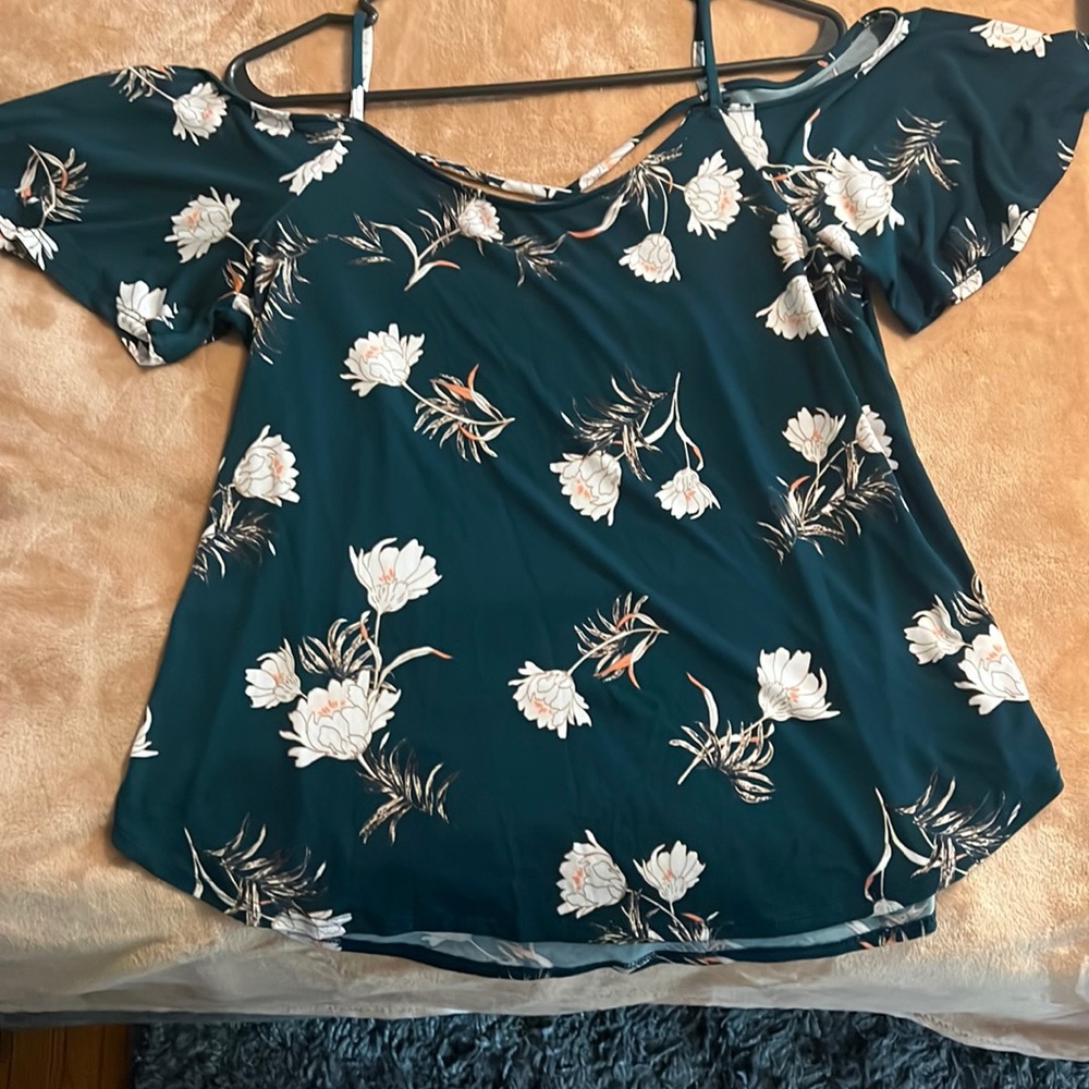 Valette Back Detail Cold Shoulder Knit Top. Medium.